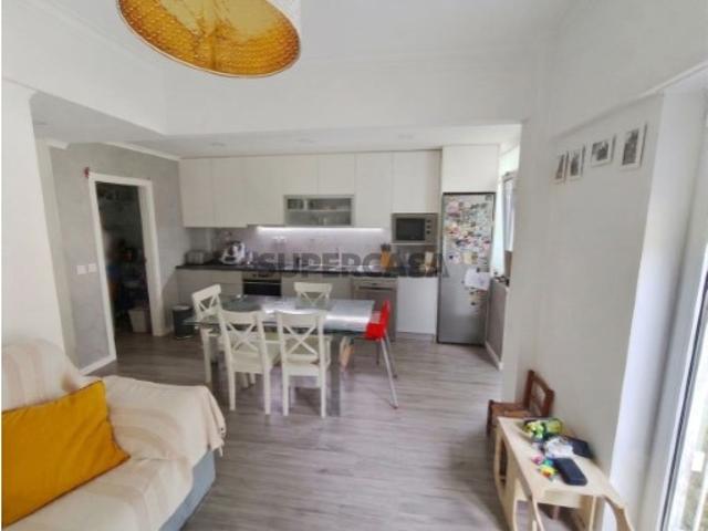 Apartamento T3 Totalmente Remodelado | Reboleira, Amadora