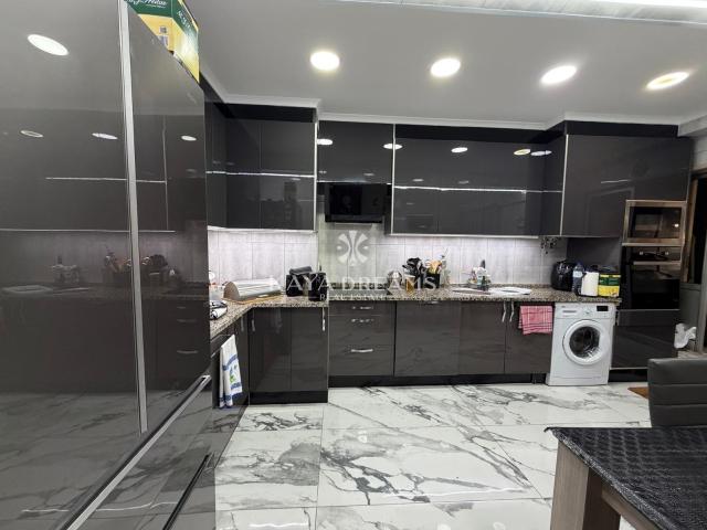 Apartamento T3 totalmente remodelado transformado em T2 com arrecadação, anexo e varanda em Odivelas
