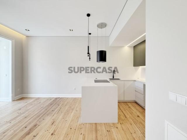 Apartamento T3 totalmente renovado quintal Almirante Reis Lisboa