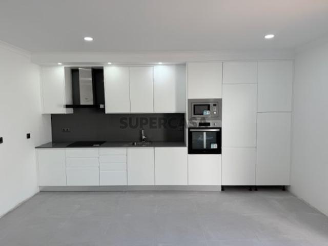Apartamento T3 Totalmente renovado | Terraço Privativo | Localização Albufeira