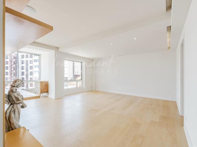 APARTAMENTO T3 TRANSFORMADO EM T2+1 NA AVENIDA CONSELHEIRO FERNANDO DE SOUSA [CAMPOLIDE]