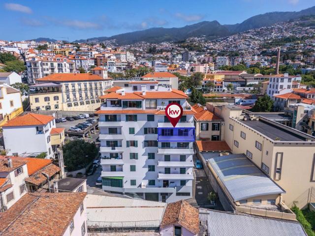 Apartamento T3 transformado em T2, no centro da cidade do Fu. 96m² São Pedro Funchal