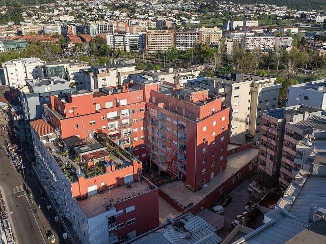 Apartamento T3 transformado em T4