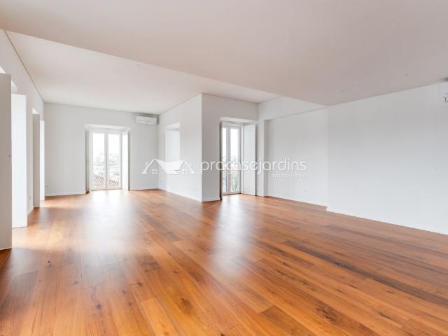 Apartamento T3 Triplex Novo Condomínio do Castelo