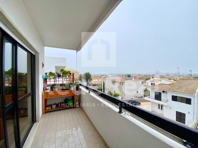 Apartamento T3 último andar com estacionamento e Vista Mar e Ria Formosa