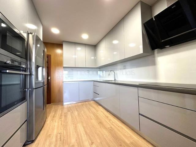 Apartamento T3 ultimo andar com terraço e marquise, garagem individual pronto habitar