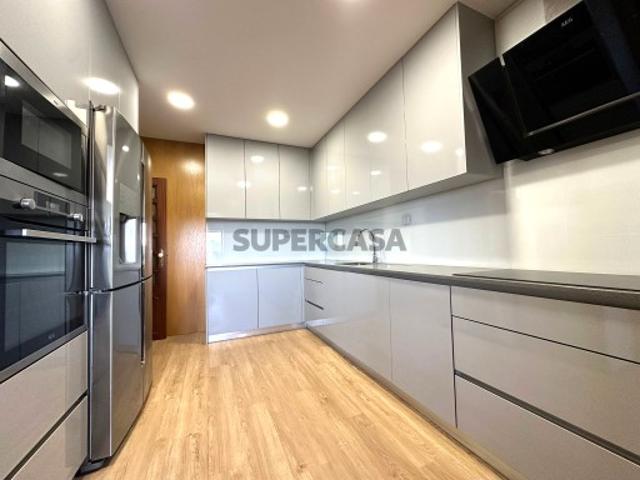 Apartamento T3 ultimo andar com terraço e marquise, garagem individual pronto habitar