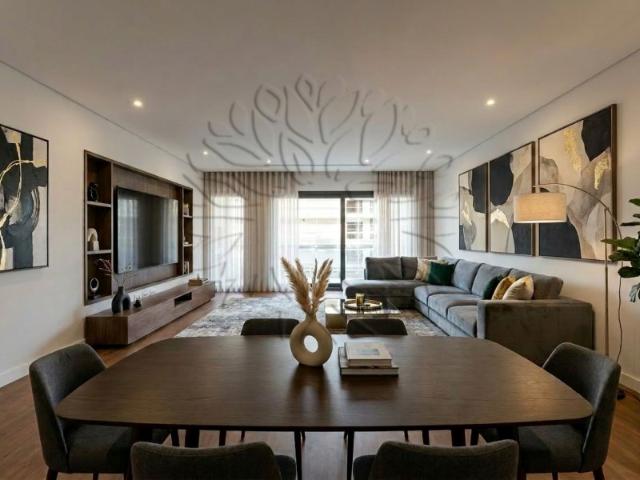Apartamento T3 usado como novo em Vale Salgueiro, Montijo. Com 196 m² de área útil e 3 suites