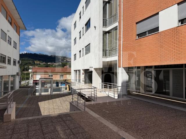 Apartamento T3 | Varanda | 2 Lugares de Garagem