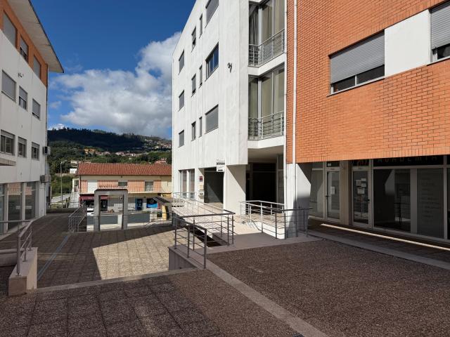 Apartamento T3 | Varanda | 2 Lugares de Garagem