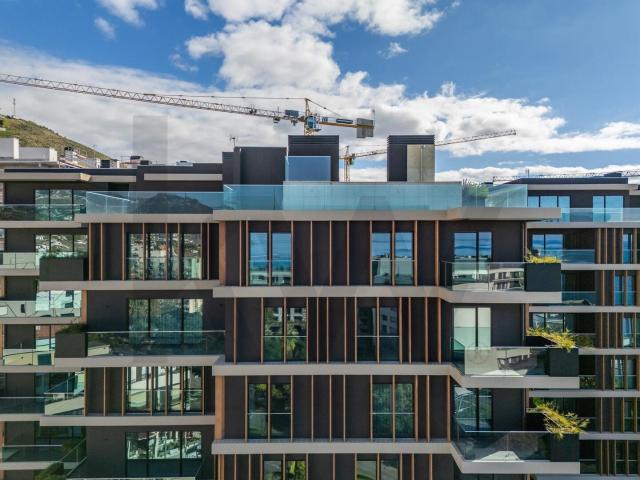Apartamento T3 Varino 7 — Elegância e Modernidade na Estra. 135m² São Martinho
