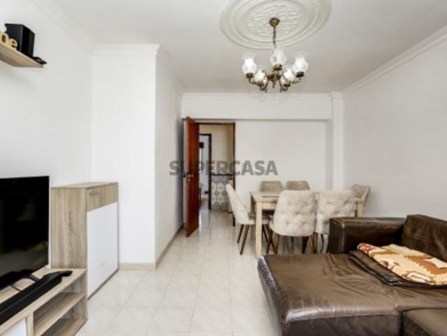 APARTAMENTO T3 VENDA NO CARREGADO PERTO DO OUTLET SHOPPING CAMPERA
