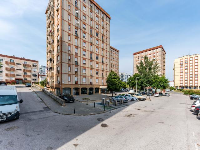 Apartamento T3 Vialonga pronto a habitar