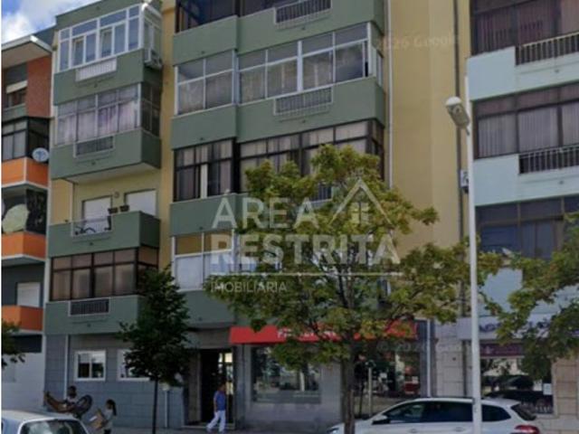 APARTAMENTO T3, Zona Central, Laranjeiro