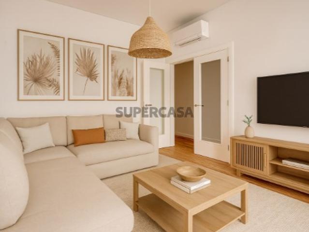 Apartamento T3 Arroios, Lisboa, novo, com duas varandas e luz natural