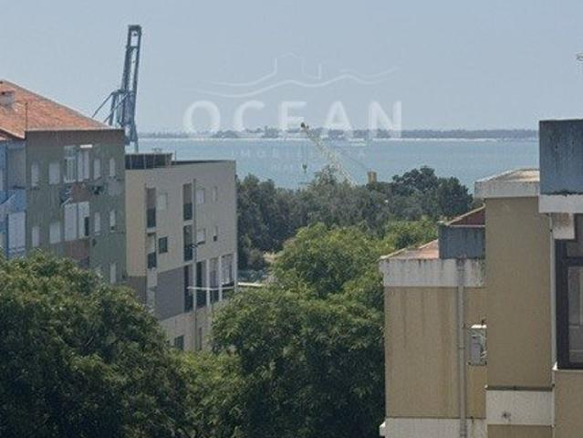 Apartamento T3 à venda na Avenida Dom Manuel I