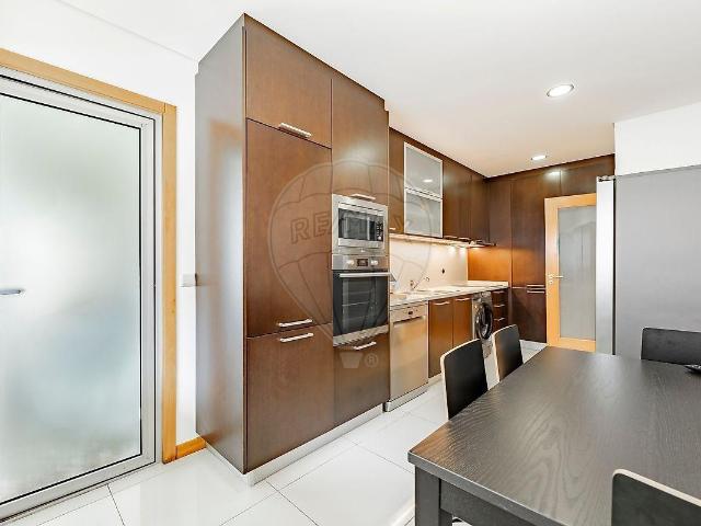 Apartamento T3 à venda na Rua da Torre, 12