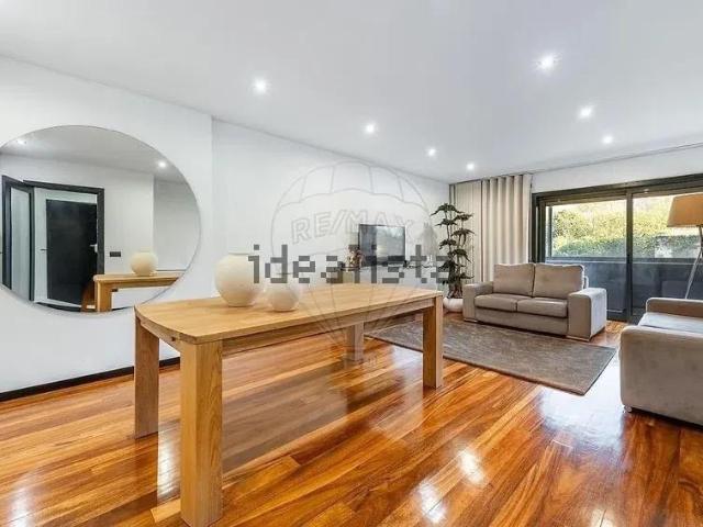 Apartamento T3 à venda na Rua Padre Manuel Guimarães, 101