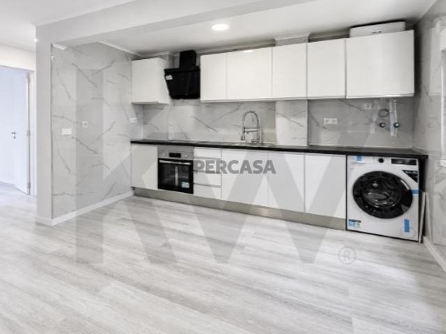 Apartamento T3 à venda no centro do Laranjeiro