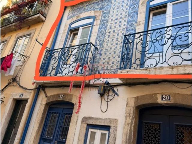 Apartamento T3 à venda no coração da Madragoa