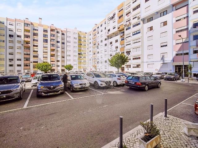 Apartamento T3 à venda em Massamá e Monte Abraão, Sintra RE/MAX Portugal