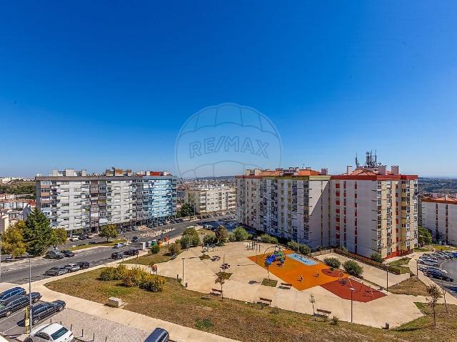Apartamento T3 à venda em Massamá e Monte Abraão, Sintra RE/MAX Portugal