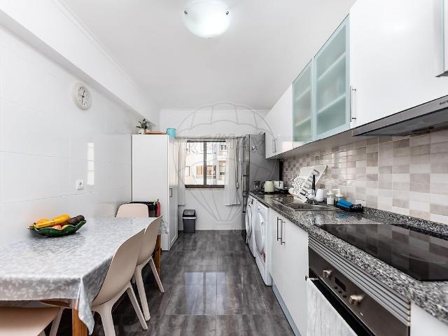 Apartamento T3 à venda em Massamá e Monte Abraão, Sintra RE/MAX Portugal