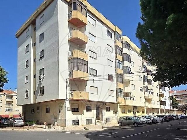 Apartamento T3 à venda em Massamá e Monte Abraão, Sintra RE/MAX Portugal