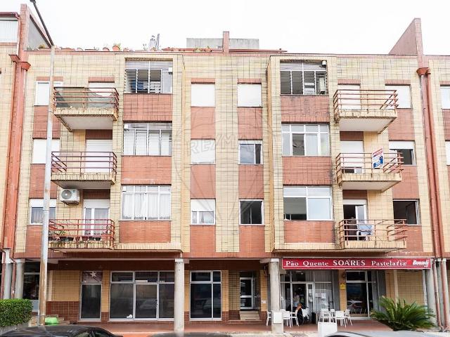 Apartamento T3 à venda em Margaride Santa Eulália, Várzea, Lagares, Varziela e Moure, Felgueiras RE/MAX Portugal
