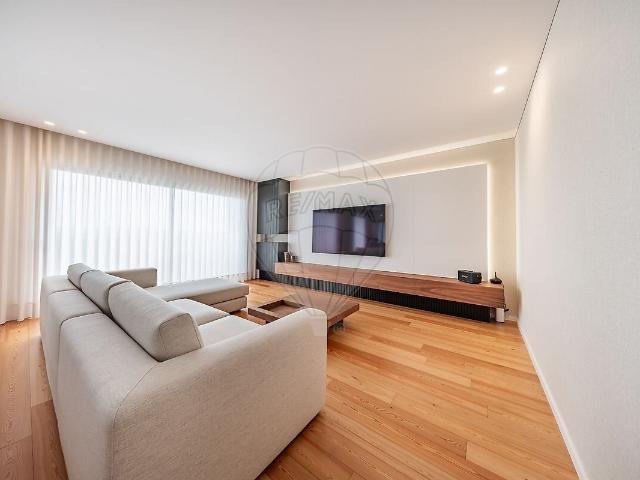 Apartamento T3 à venda em Margaride Santa Eulália, Várzea, Lagares, Varziela e Moure, Felgueiras RE/MAX Portugal