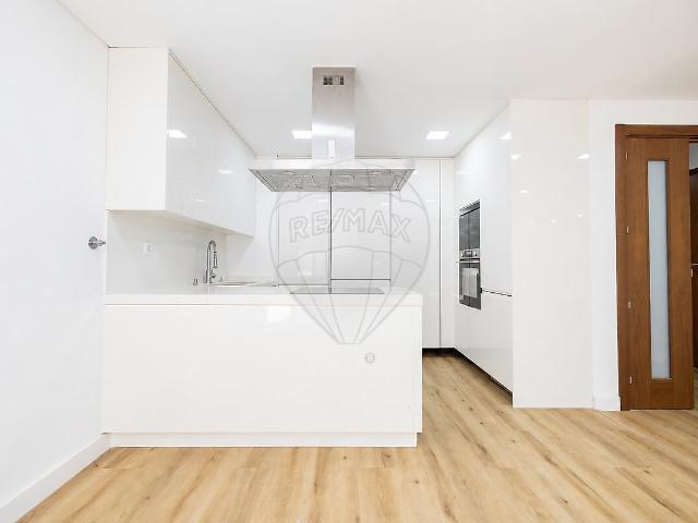 Apartamento T3 à venda em Odivelas, Odivelas RE/MAX Portugal