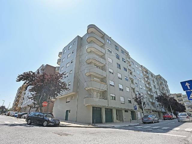 Apartamento T3 à venda em Águas Santas, Maia RE/MAX Portugal