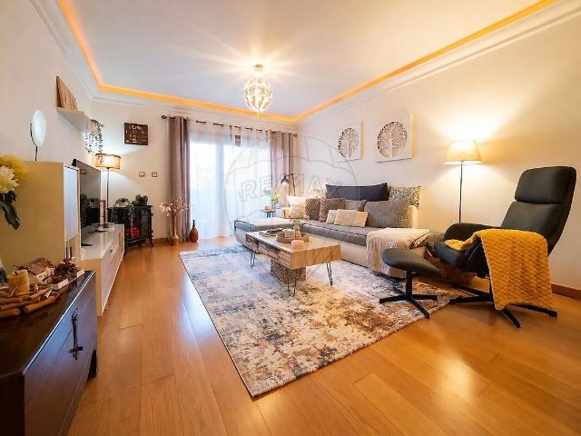 Apartamento T3 à venda em Alcabideche, Cascais RE/MAX Portugal