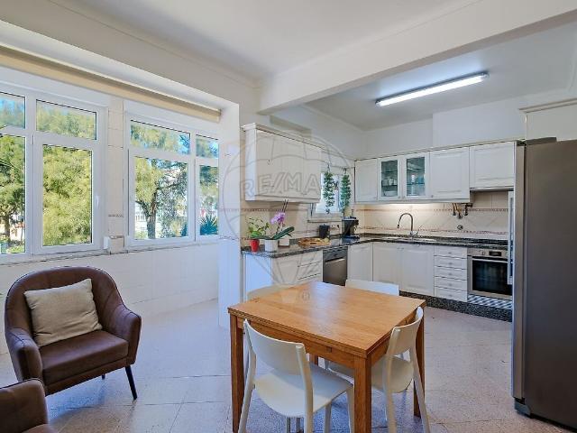 Apartamento T3 à venda em Algueirão Mem Martins, Sintra RE/MAX Portugal