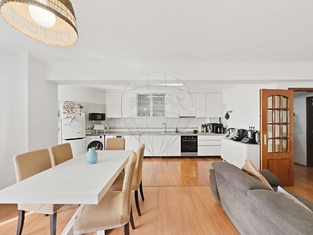 Apartamento T3 à venda em Algueirão Mem Martins, Sintra RE/MAX Portugal