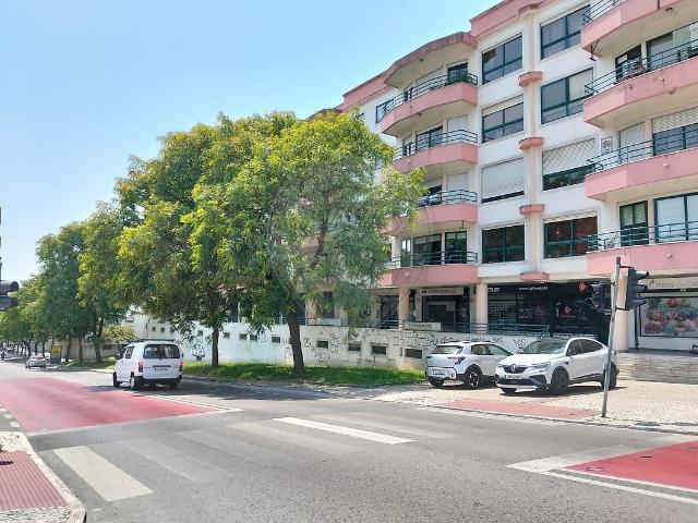 Apartamento T3 à venda em Algueirão Mem Martins, Sintra RE/MAX Portugal