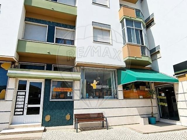 Apartamento T3 à venda em Algueirão Mem Martins, Sintra RE/MAX Portugal