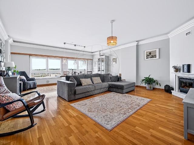 Apartamento T3 à venda em Alfragide, Amadora RE/MAX Portugal
