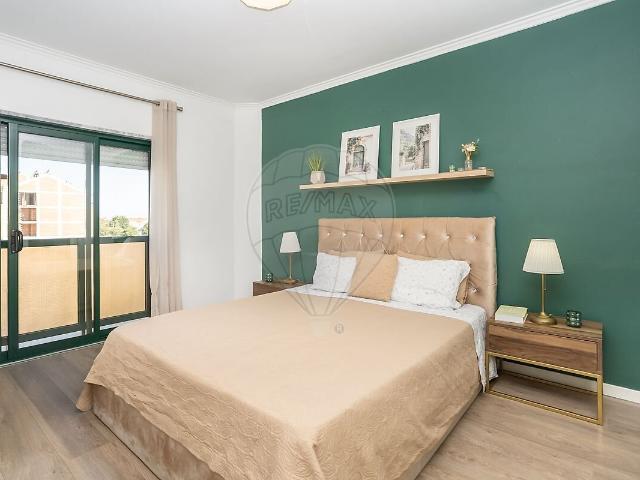 Apartamento T3 à venda em Alhos Vedros, Moita RE/MAX Portugal