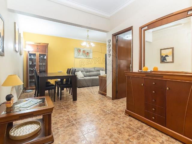 Apartamento T3 à venda em Alhos Vedros, Moita RE/MAX Portugal