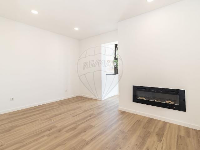 Apartamento T3 à venda em Alto do Seixalinho, Santo André e Verderena, Barreiro RE/MAX Portugal