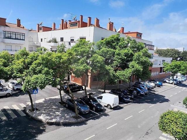 Apartamento T3 à venda em Barcarena, Oeiras RE/MAX Portugal