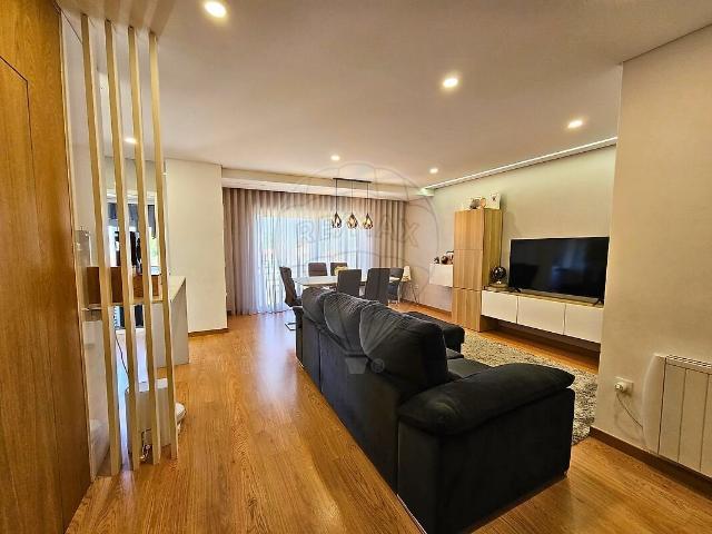 Apartamento T3 à venda em Bougado São Martinho e Santiago, Trofa RE/MAX Portugal