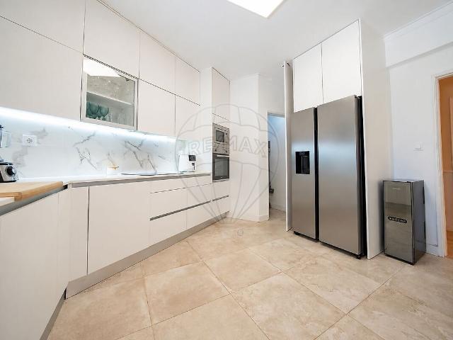 Apartamento T3 à venda em Cacém e São Marcos, Sintra RE/MAX Portugal