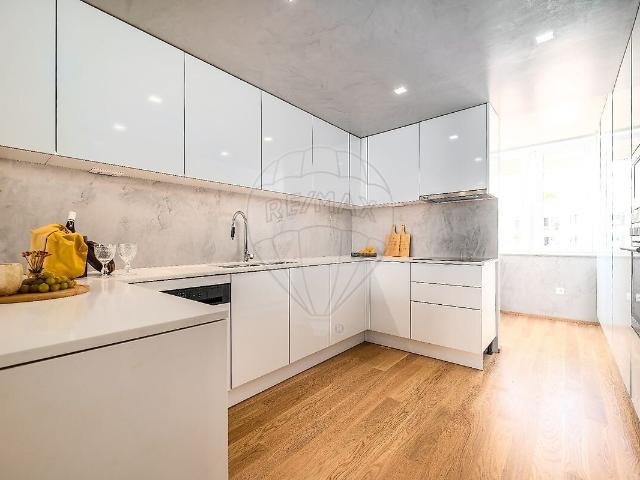 Apartamento T3 à venda em Cascais e Estoril, Cascais RE/MAX Portugal