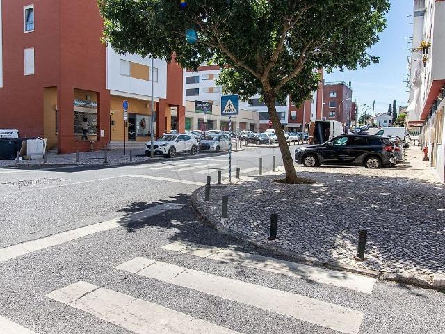 Apartamento T3 à venda em Carnaxide e Queijas, Oeiras RE/MAX Portugal