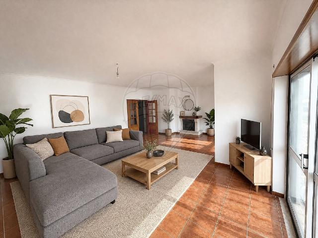 Apartamento T3 à venda em Carregado e Cadafais, Alenquer RE/MAX Portugal