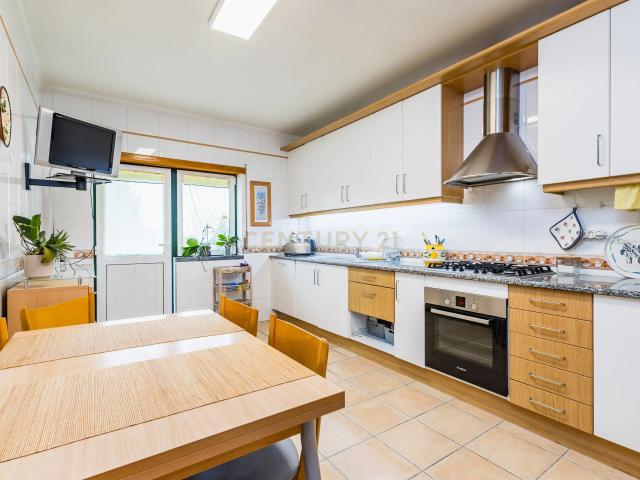 Apartamento T3 à venda em Cruz de Areia – Localização Privilegiada!