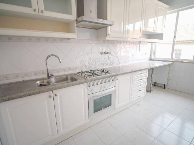 Apartamento T3 à venda em Falagueira Venda Nova, Amadora RE/MAX Portugal