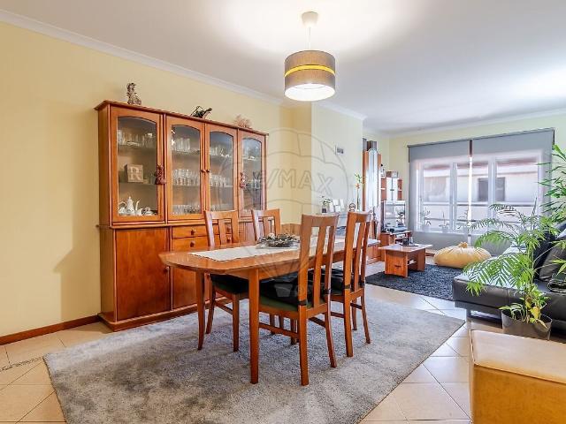 Apartamento T3 à venda em Gulpilhares e Valadares, Vila Nova de Gaia RE/MAX Portugal